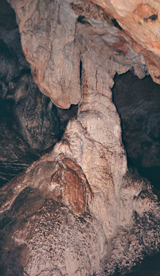 Сталагнат в пещере