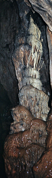 Сталагмит в Тысячеголовой пещере (Бинбаш-Коба)
